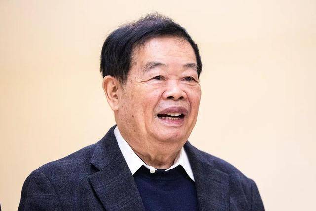 曹德旺:福耀科大8亿预算招50个学生<strong></p>
<p>mt4原油</strong>，面向河南等5省招生