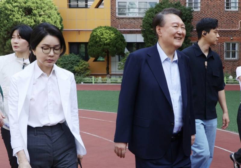 尹锡悦夫妇现身韩国大选投票现场<strong></p>
<p>中原油田劳务工</strong>！对丑闻相关提问保持沉默