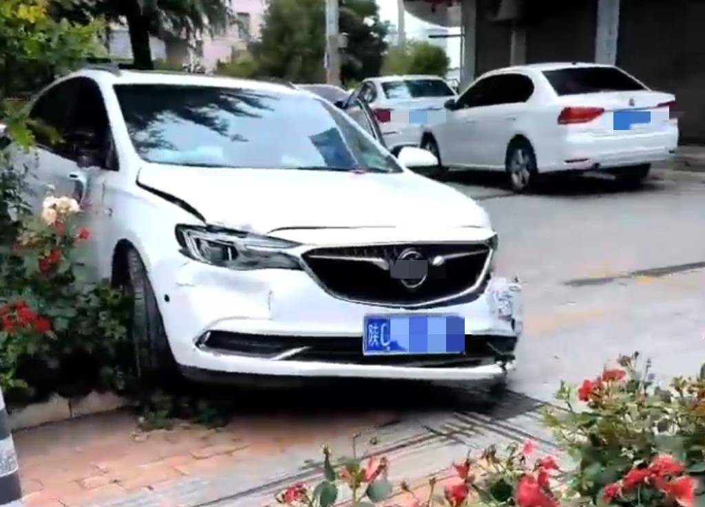 宝鸡一社区女书记当街开车追撵女子撞上电瓶车：两名女子被警方控制<strong></p>
<p>原油交易规则</strong>，两名伤者在医院治疗