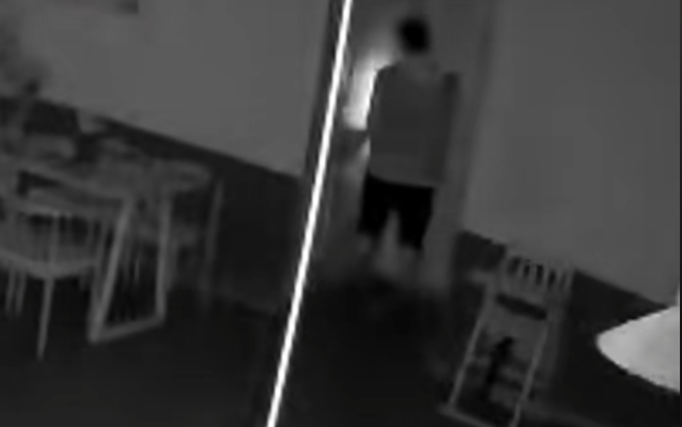 第一次见面就表白！被拒绝后男子凌晨3点狂敲女生房门<strong></p>
<p>原油交易规则</strong>，随后拿出工具撬锁……