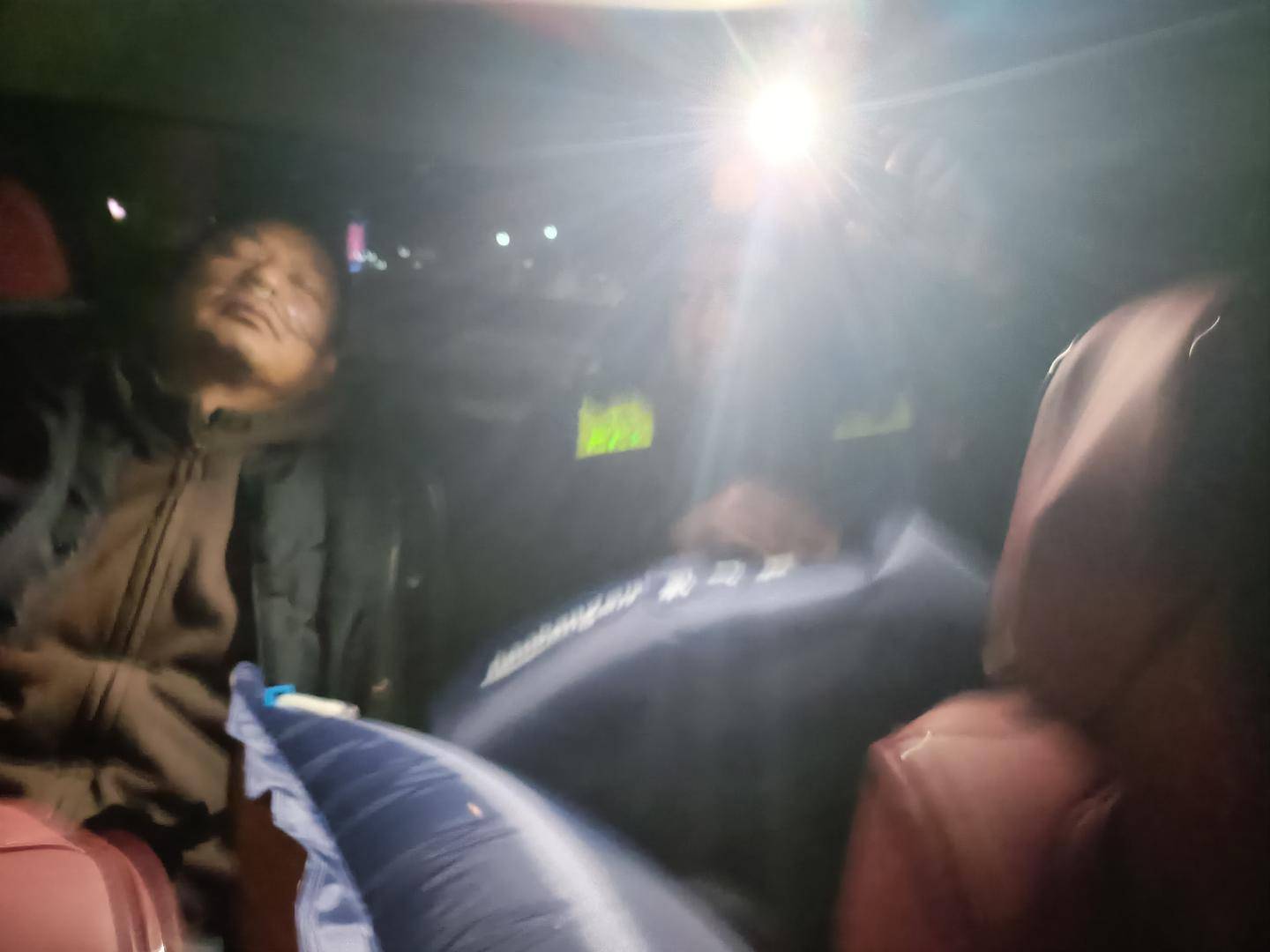“救救我！”货车司机第一次上青藏高原重度高反<strong></p>
<p>与原油股</strong>，高速路收费员发现异常紧急送医