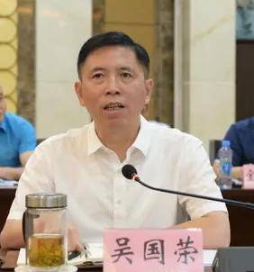 中央巡视组进驻期间<strong></p>
<p>与原油股</strong>，吴国荣主动向组织交代问题