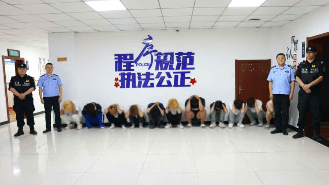 加油站内砸车打人<strong></p>
<p>原油油品</strong>，23名嫌疑人被临沂警方抓获