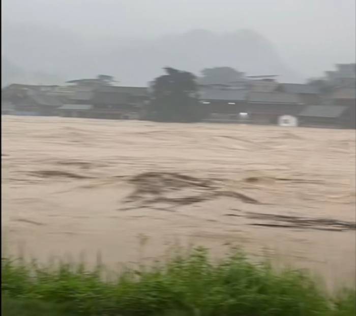 贵州榕江全县被淹<strong></p>
<p>抢原油</strong>，“70年一遇”洪水如何形成？