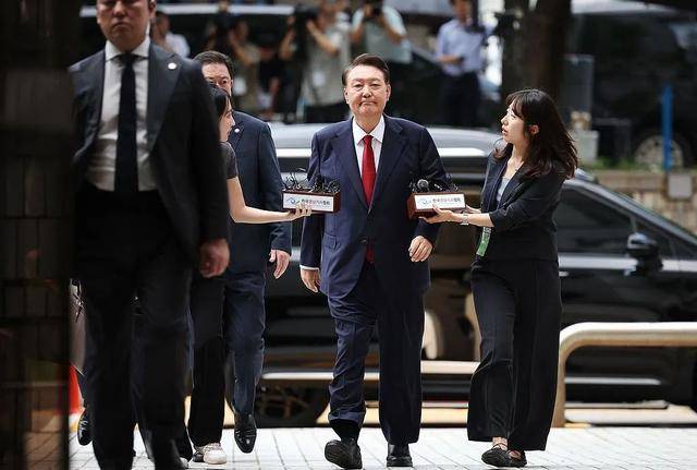 尹锡悦又被捕<strong></p>
<p>现货原油交易平台</strong>，夫人、岳母遭“围剿”