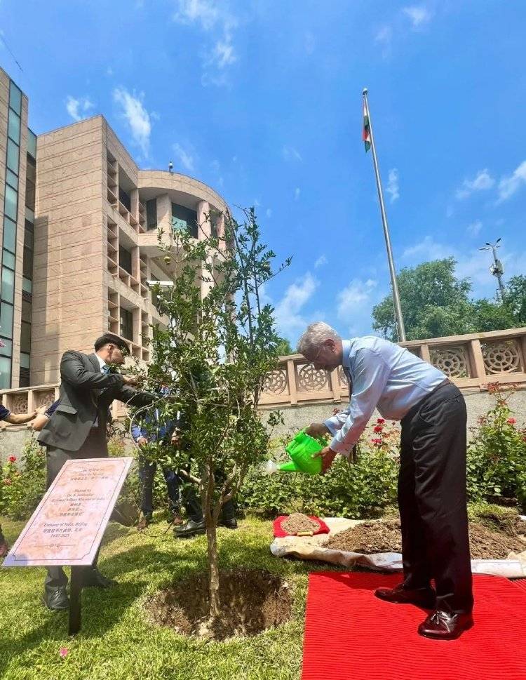 叫中国名字<strong></p>
<p>原油的杠杆</strong>，娶日本妻子，5年没见的印度外长来了