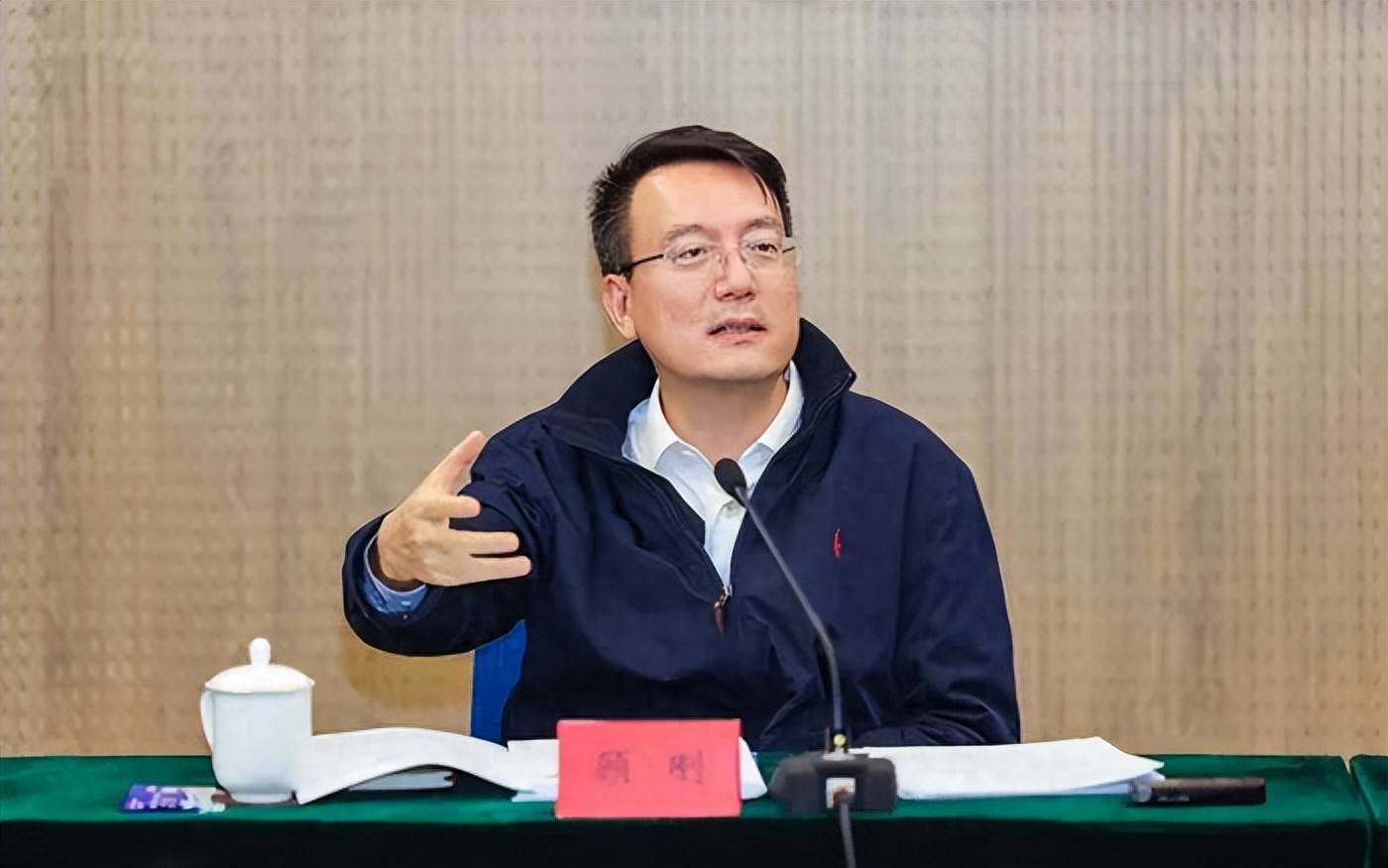 <strong></p>
<p>原油生产</strong>他或将成为全国副省级城市政府最年轻“一把手”