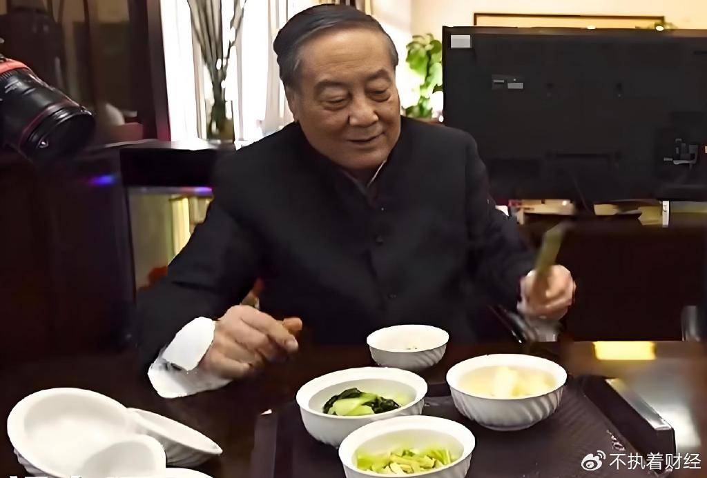 宗庆后声称一天只花几块钱<strong></p>
<p>原油与下跌</strong>，实际上满世界买豪宅，海外资产18亿