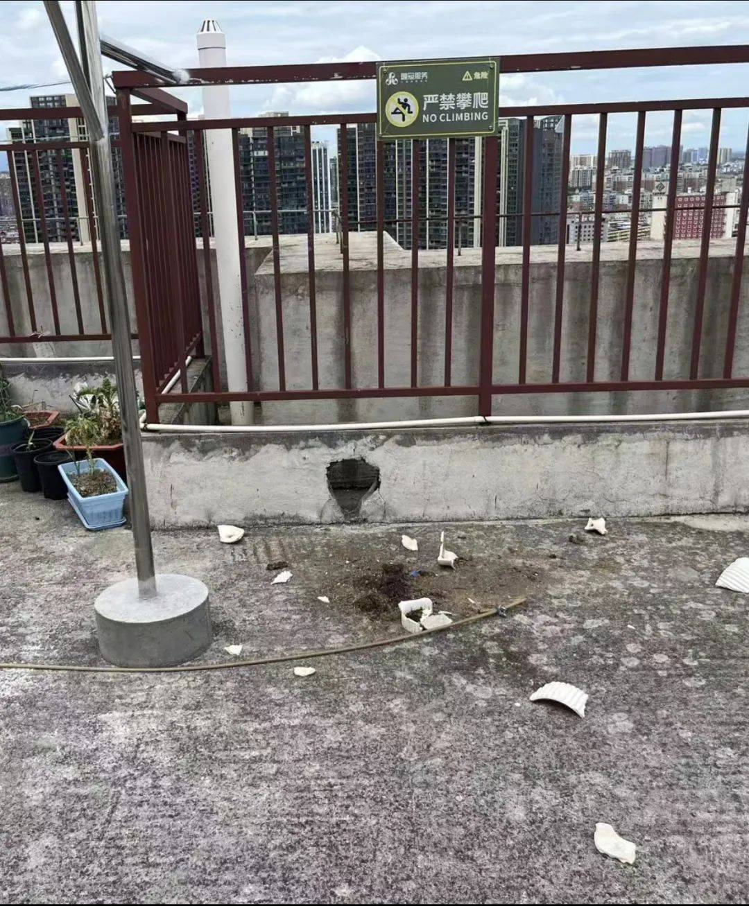 湖南衡阳29岁女子疑被男友施暴后从25楼跳下身亡 男友徐某此前还刺激说：“你放心<strong></p>
<p>挖原油</strong>，她不会去死的”