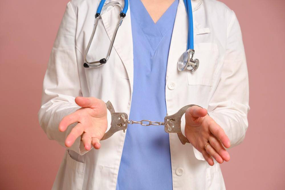 女护士获刑被开除<strong></p>
<p>原油2014</strong>，被羁押后医院仍为她缴养老保险等共计14万元 一审判返还11万元