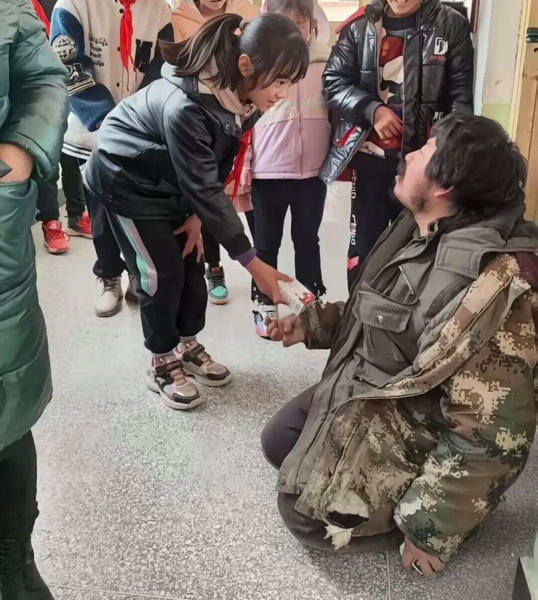 遗憾！受拾荒者资助感动全网女孩意外去世<strong></p>
<p>今日原油价格查询</strong>，此前两人相见泪流满面感动全网
