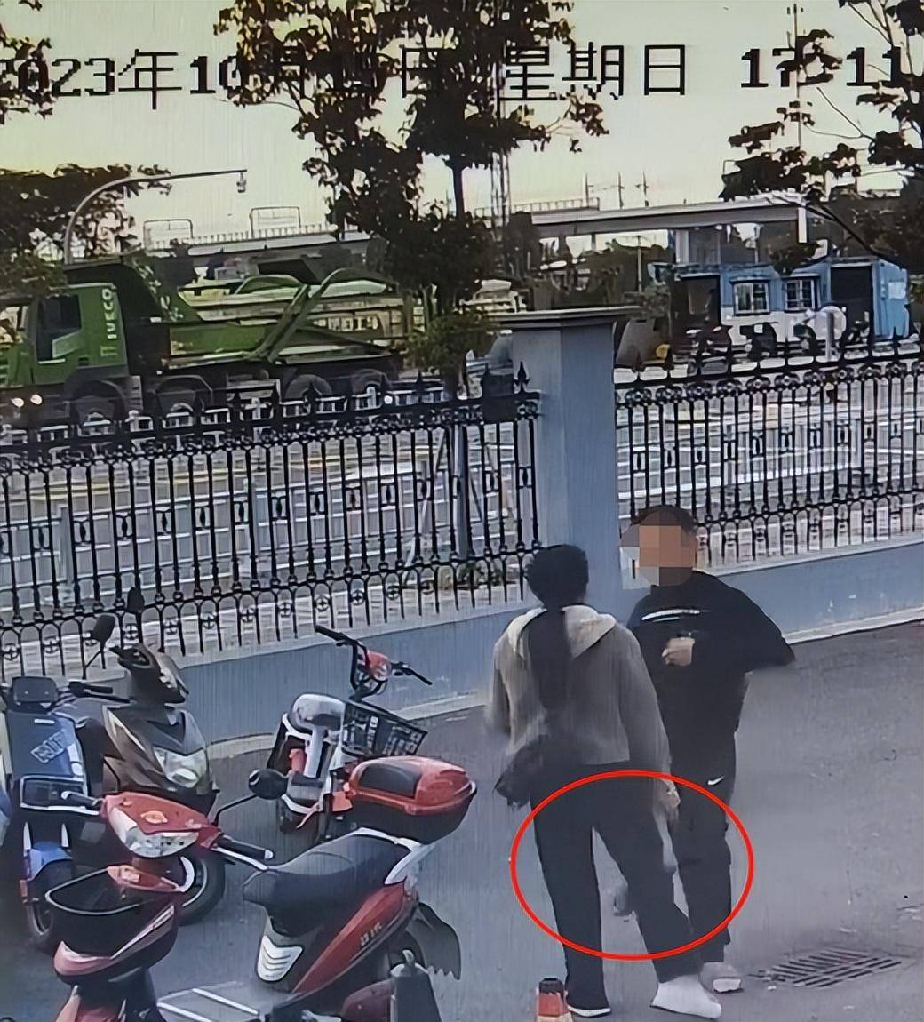 “儿子备考的大学需政审<strong></p>
<p>今日原油价格查询</strong>，母亲怕影响孩子默默忍受家暴”？当事女子回应：事实有出入