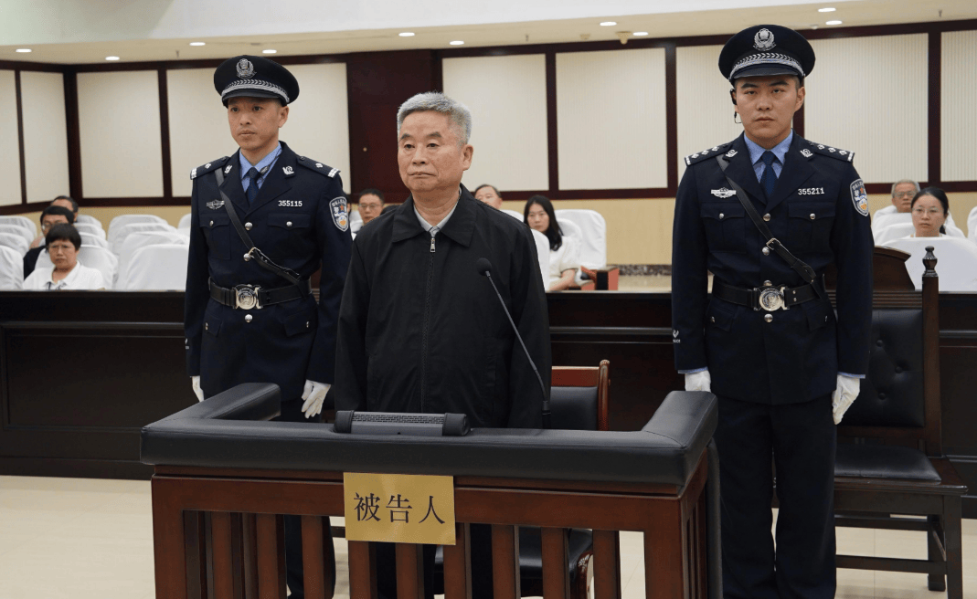 受贿数额特别巨大<strong></p>
<p>原油与汽油</strong>，并使国家和人民利益遭受特别重大损失，楼文龙被判无期！