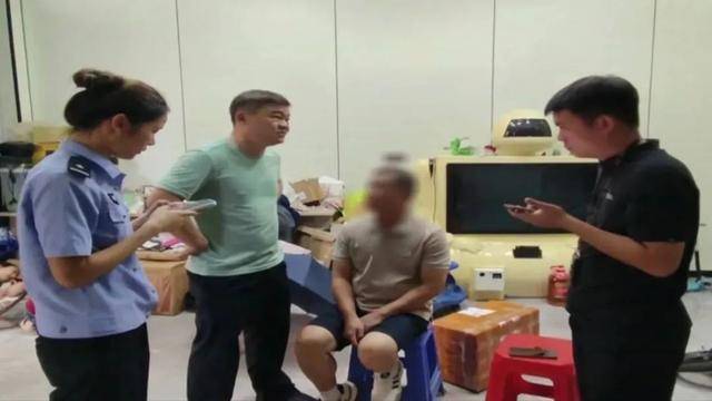 广西男子一口气花38.8万元买了40台手机<strong></p>
<p>国际原油价格表</strong>，民警很快找上门……