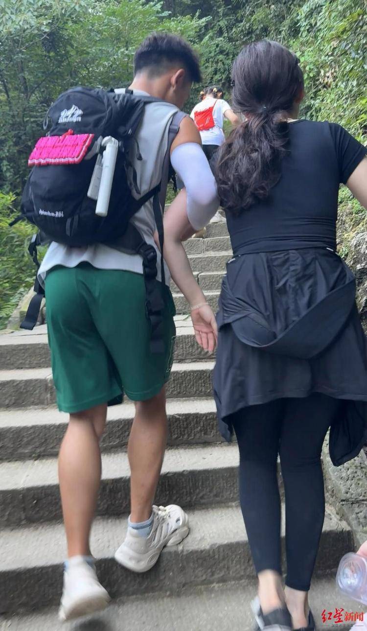 揭秘峨眉山陪爬团队：已陪爬千名游客九成为女性<strong></p>
<p>国际原油价格表</strong>，不会主动拉背扛抱，主要保障安全