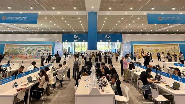 上合天津峰会22米巨幅壁画火出圈<strong></p>
<p>上期原油</strong>，这些中外元素你认出几个？
