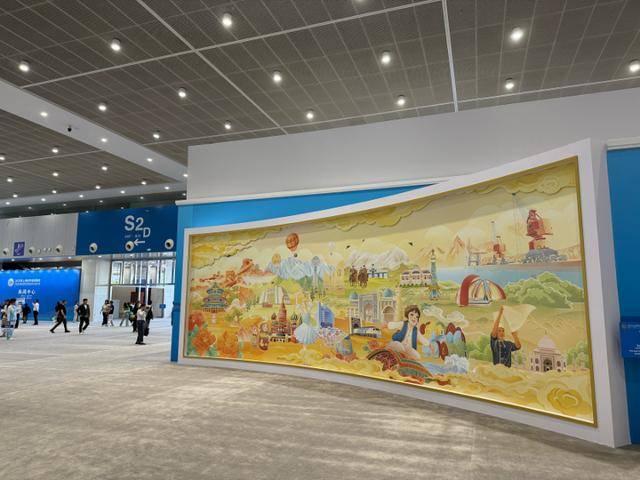 上合天津峰会22米巨幅壁画火出圈<strong></p>
<p>上期原油</strong>，这些中外元素你认出几个？
