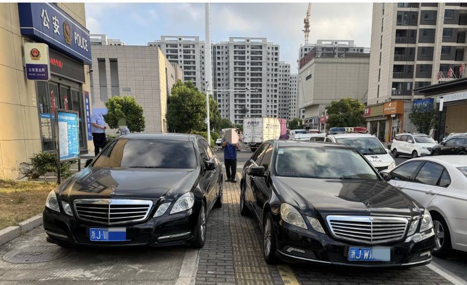 浙江街头惊现两辆“一模一样”的车！民警一查<strong></p>
<p>加工原油</strong>，不简单，当场扣车