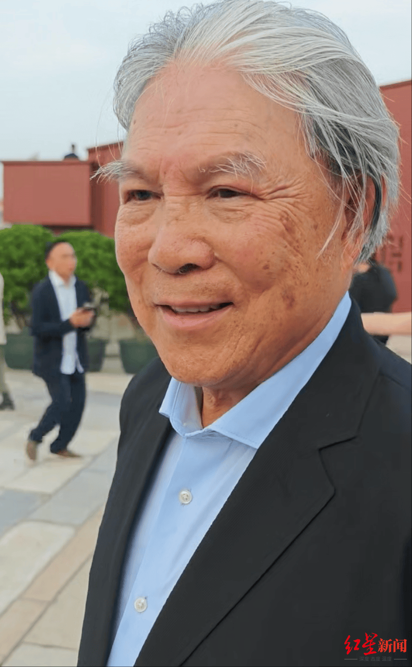霍震霆：在阅兵仪式中<strong></p>
<p>加工原油</strong>，看到了国家的国防能力和国家发展