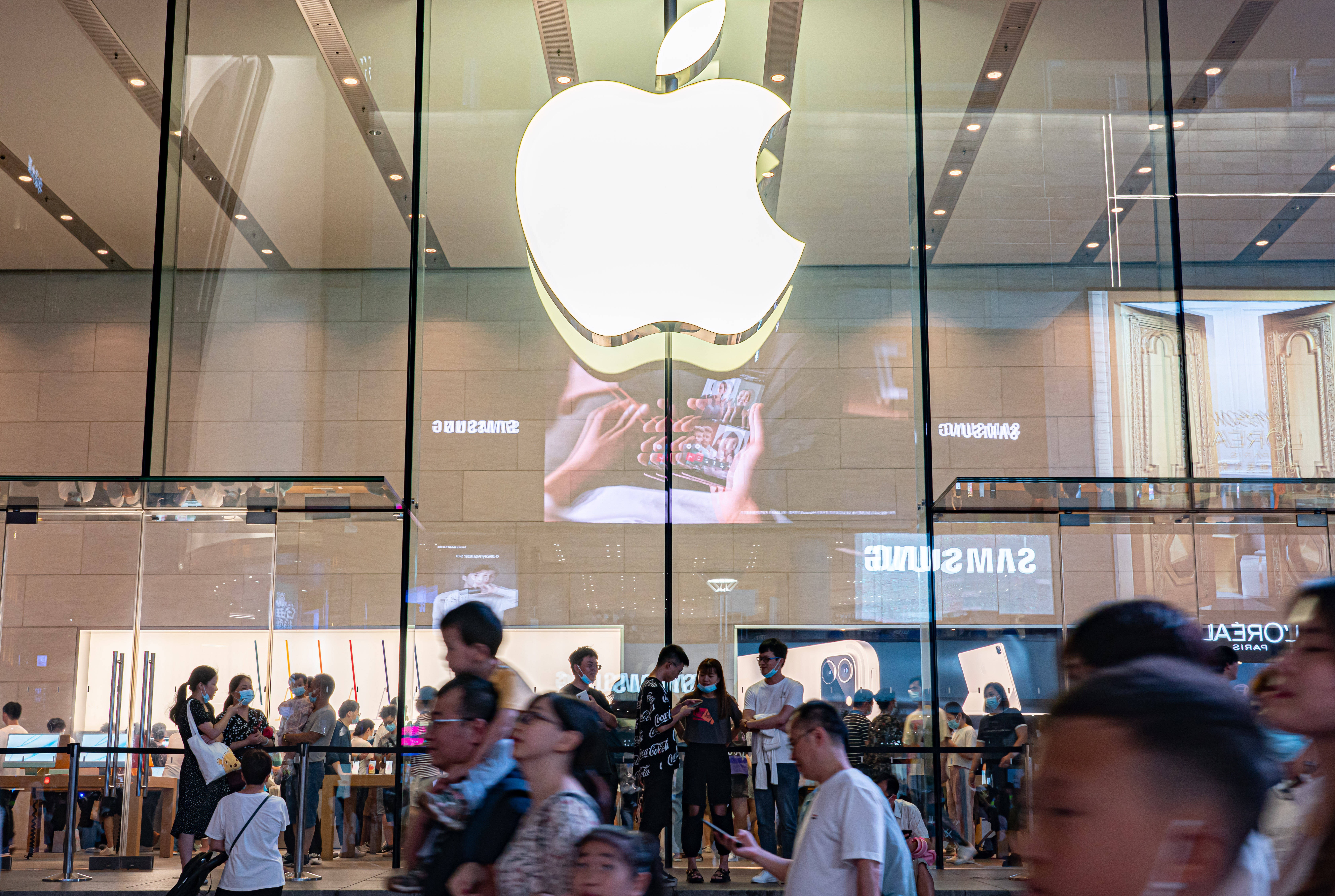 苹果被曝首款折叠iPhone出货量或达千万台<strong></p>
<p>加工原油</strong>，2028年将发布折叠iPad