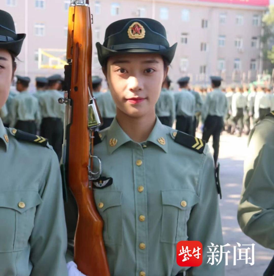 今天<strong></p>
<p>海峡原油</strong>，来自南京湖南路女子民兵连的她们在天安门广场接受检阅
