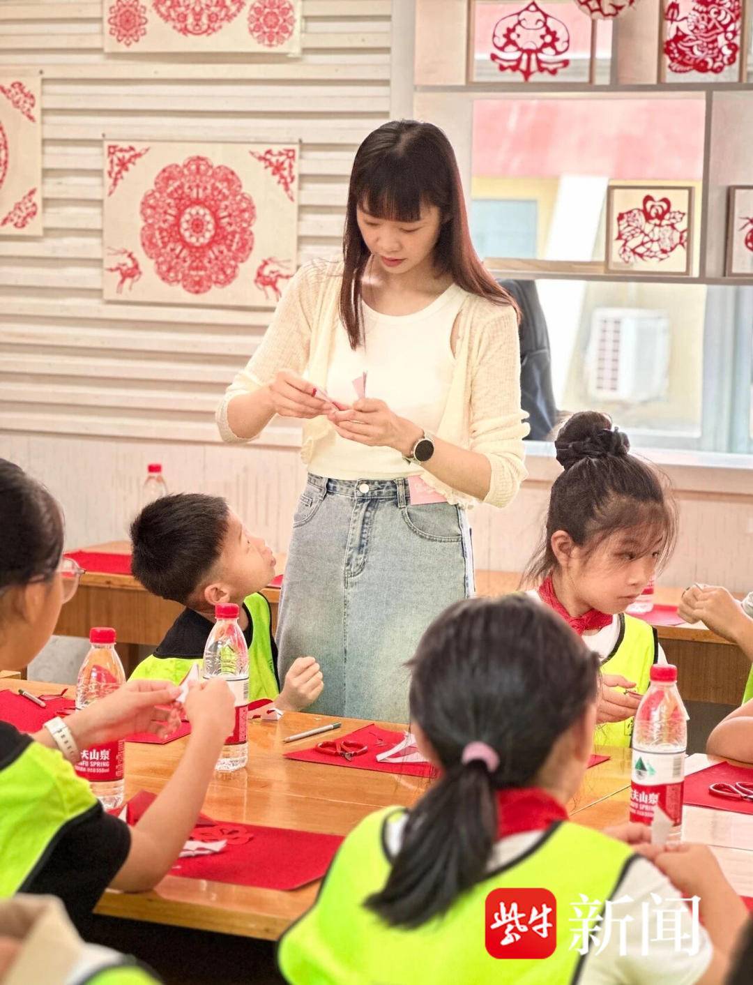 今天<strong></p>
<p>海峡原油</strong>，来自南京湖南路女子民兵连的她们在天安门广场接受检阅