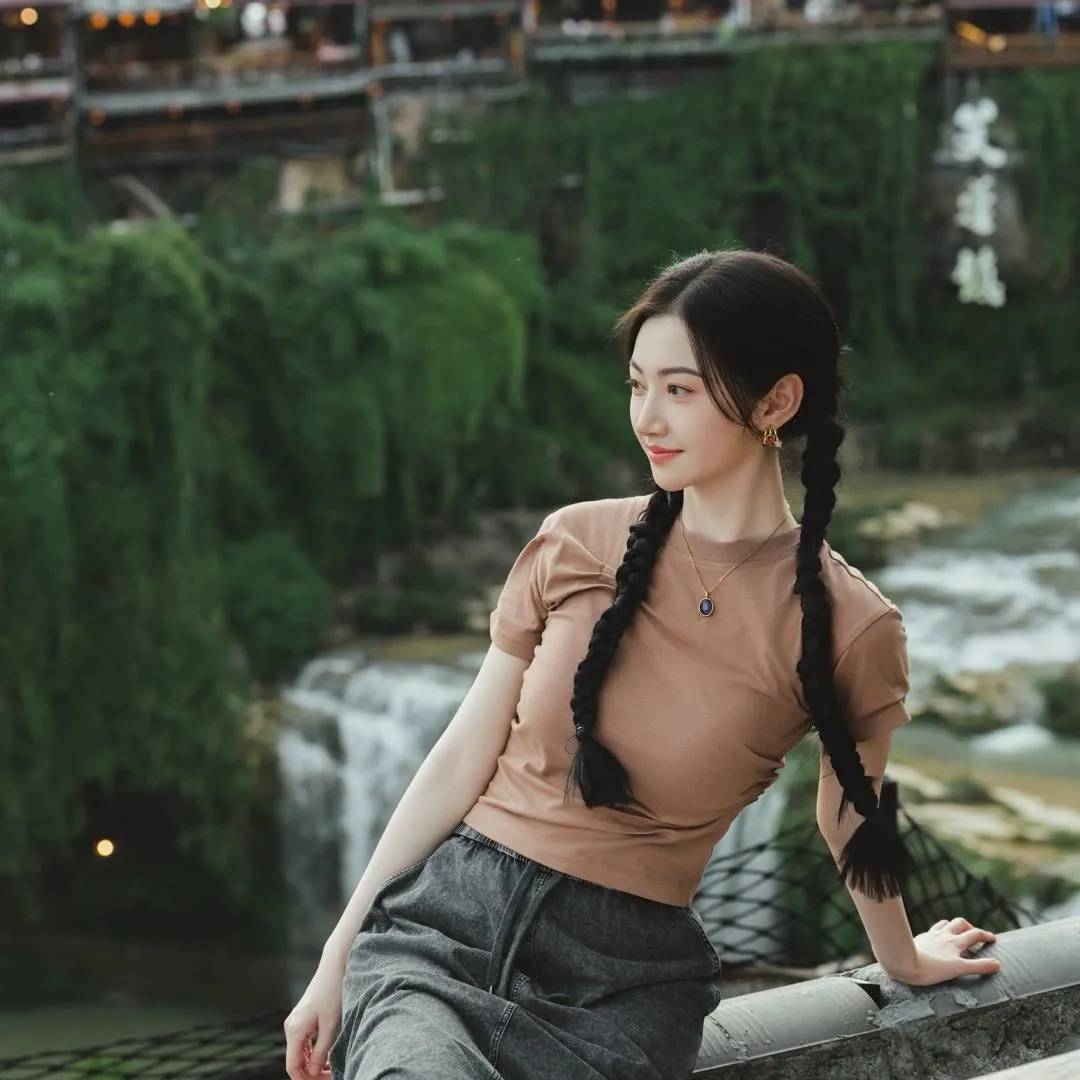 景甜工作室否认“冯绍峰景甜闪婚”<strong></p>
<p>海峡原油</strong>，连发4个感叹号：景甜女士未婚单身，请停止造谣
