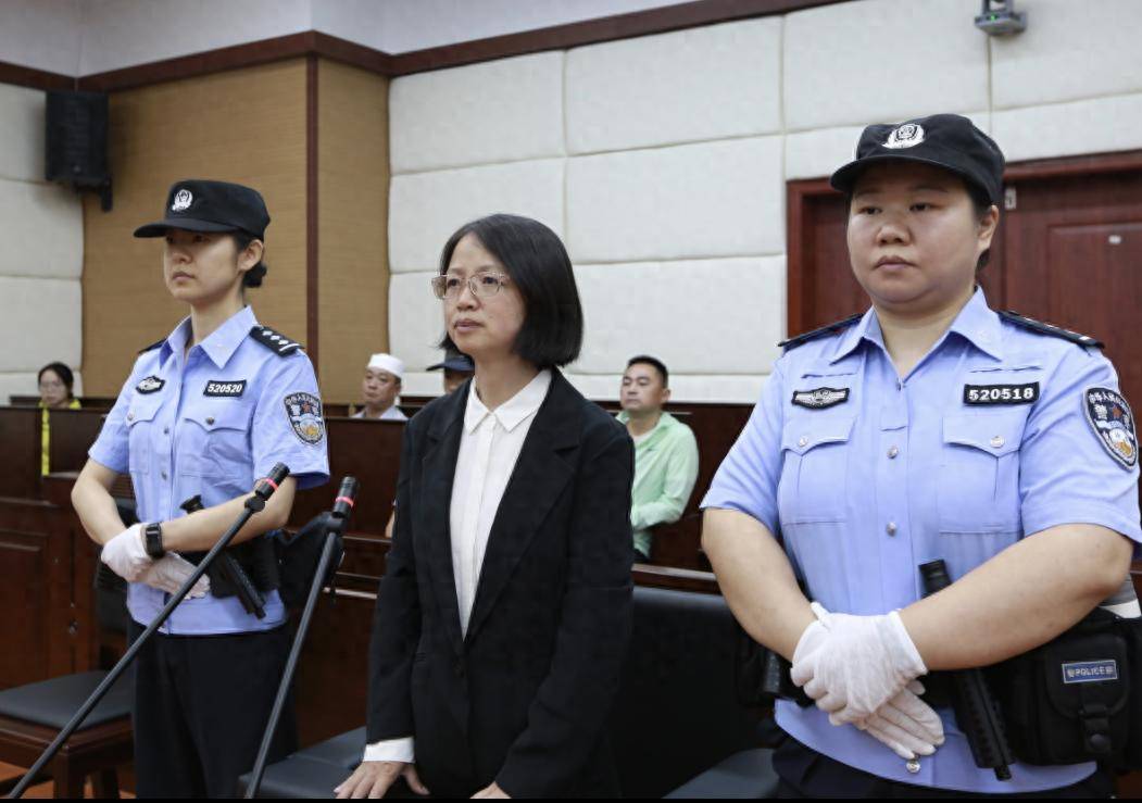 女厅官当场认罪!对省委原书记妻子唯命是从<strong></p>
<p>美国原油交易时间</strong>,花850万装修别墅