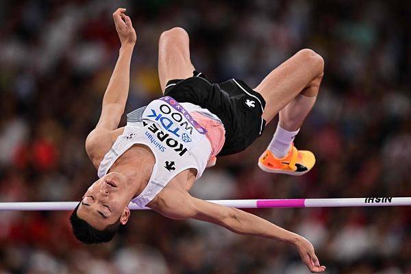 田径世锦赛|男子跳高屈居亚军<strong></p>
<p>美国原油交易时间</strong>,禹相赫就是韩国田径的门面