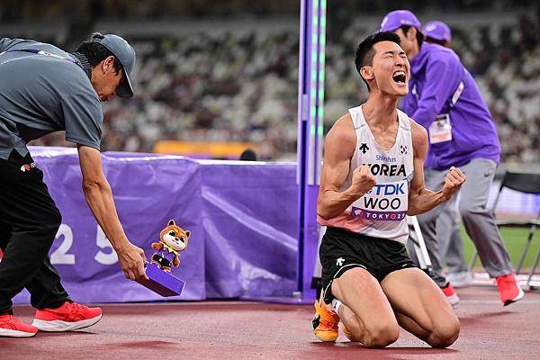 田径世锦赛|男子跳高屈居亚军<strong></p>
<p>美国原油交易时间</strong>,禹相赫就是韩国田径的门面