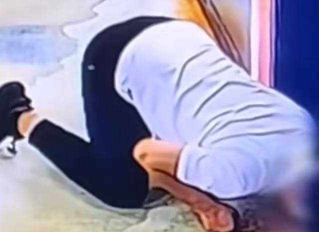 太原39岁无业男子在酒店趴地偷窥<strong></p>
<p>美国原油交易时间</strong>,被发现后逃跑!拘留十日