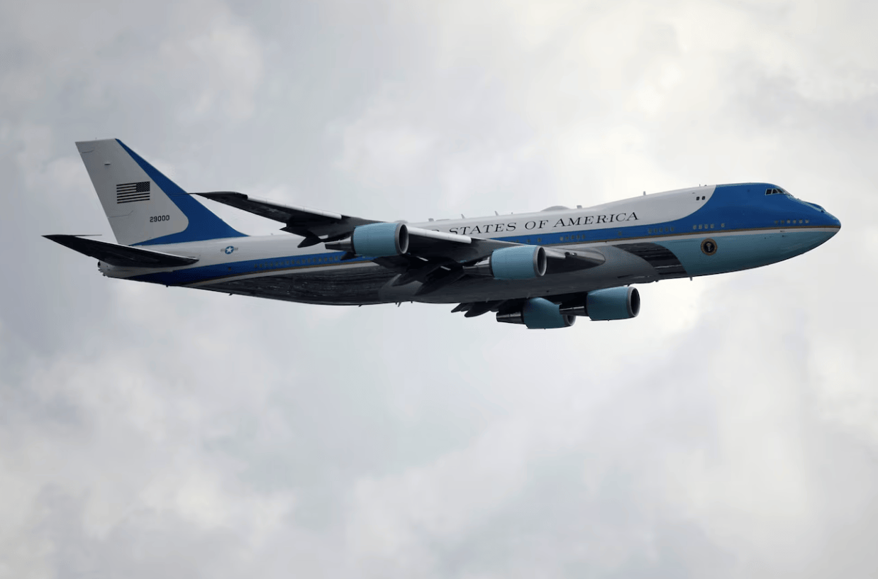 飞行员疑走神<strong></p>
<p>黄金原油早评</strong>,美客机惊险逼近特朗普专机 空管怒吼警告:别碰iPad了!