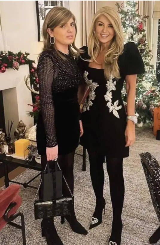 希腊航运巨头28岁女继承人在家中死亡<strong></p>
<p>黄金原油早评</strong>,疑被虫类叮咬后发病,涉事医院承认犯下严重错误