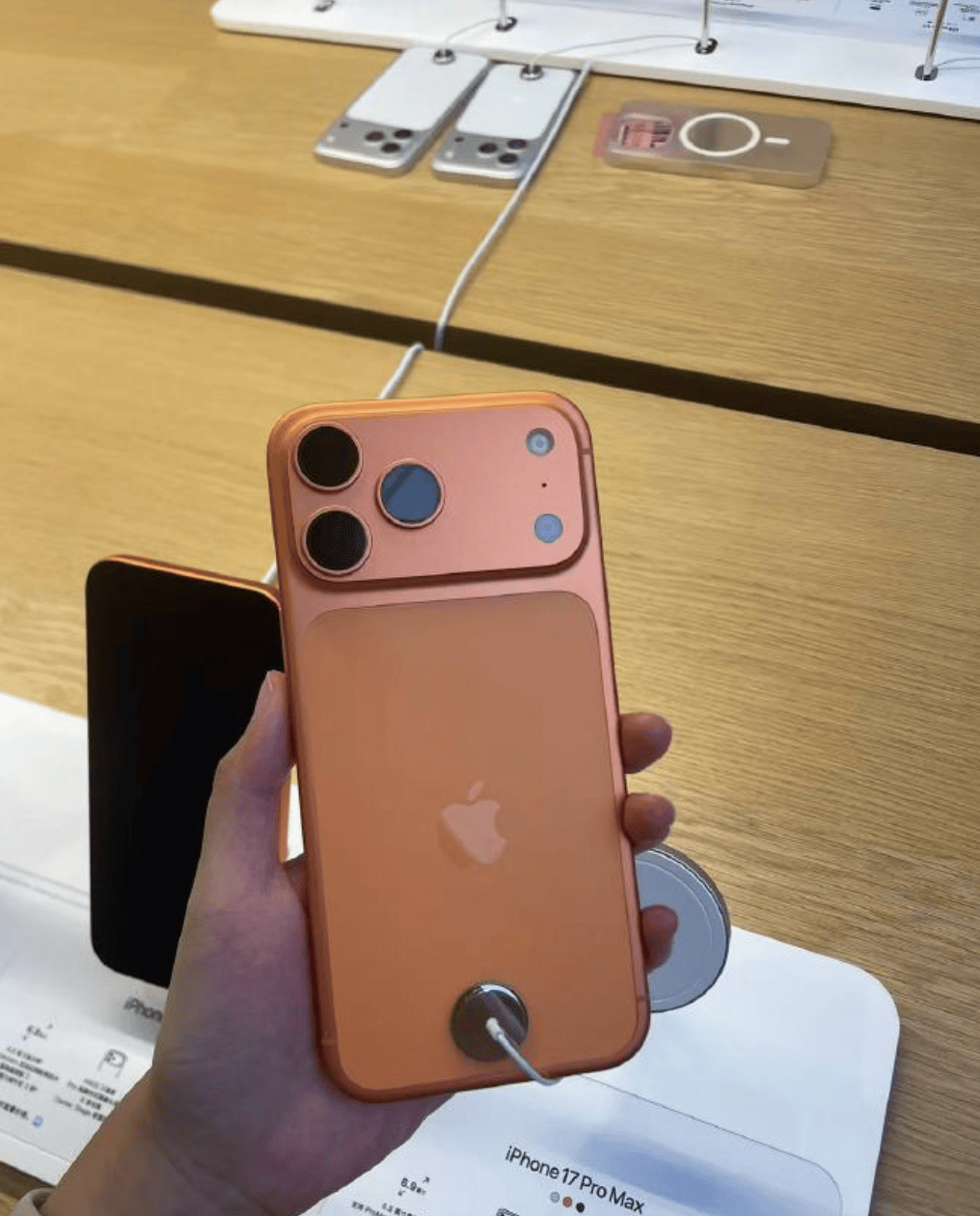 iPhone 17 Pro被黄牛拒收：“卖的人多<strong></p>
<p>美原油开盘时间</strong>，货太多了”