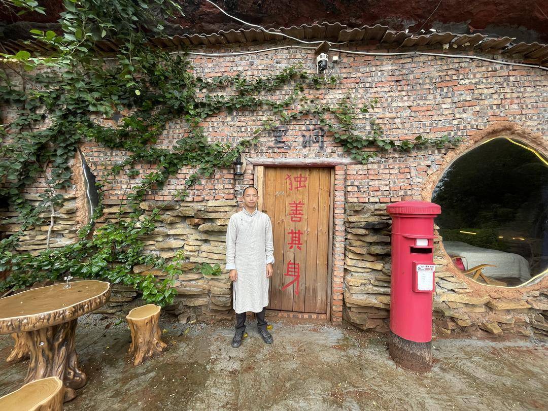 是个人选择还是另有隐情?35岁男子回乡“崖下洞居”惹争议<strong></p>
<p>美原油开盘时间</strong>!|封面深镜