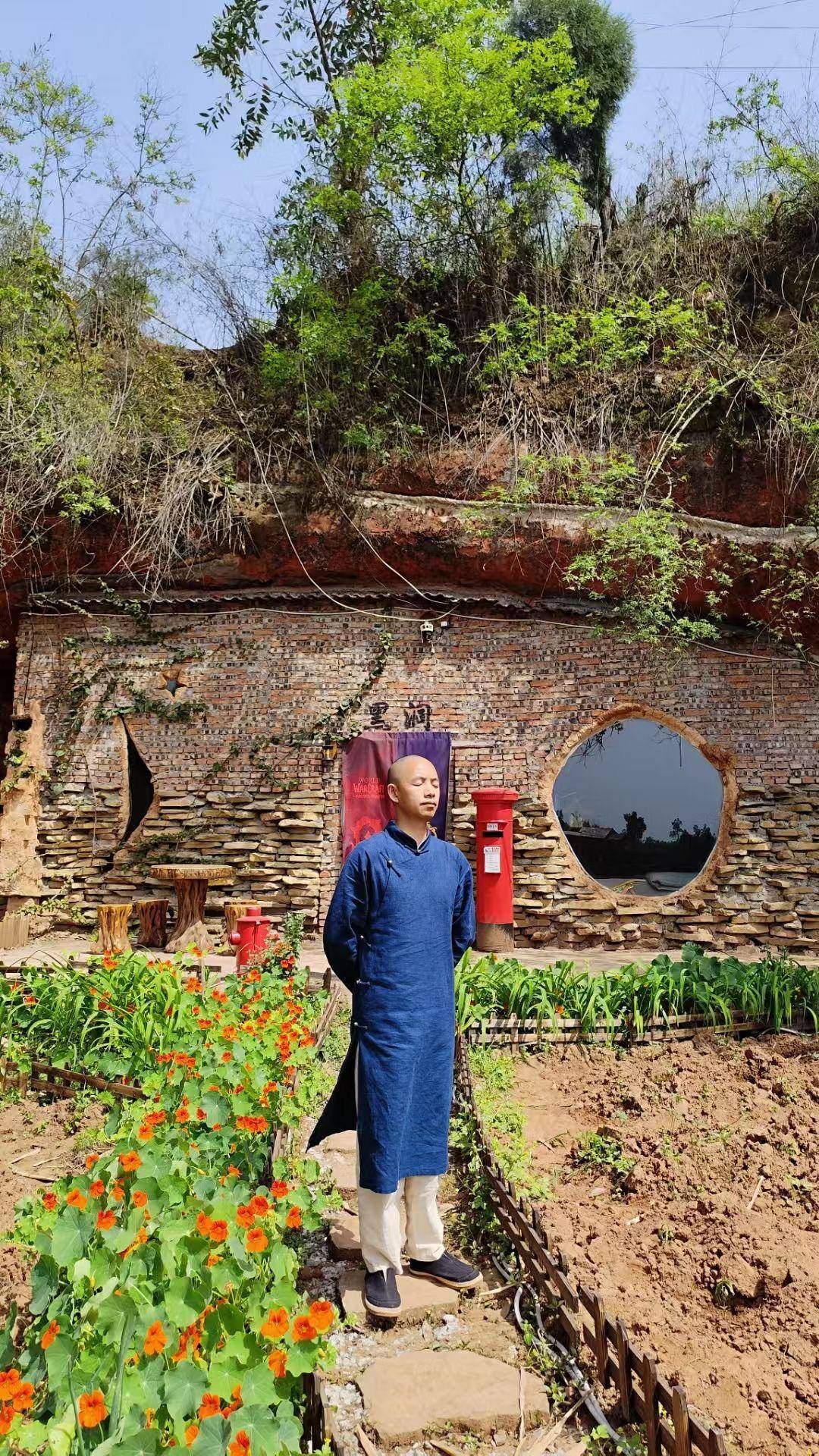 是个人选择还是另有隐情?35岁男子回乡“崖下洞居”惹争议<strong></p>
<p>美原油开盘时间</strong>!|封面深镜