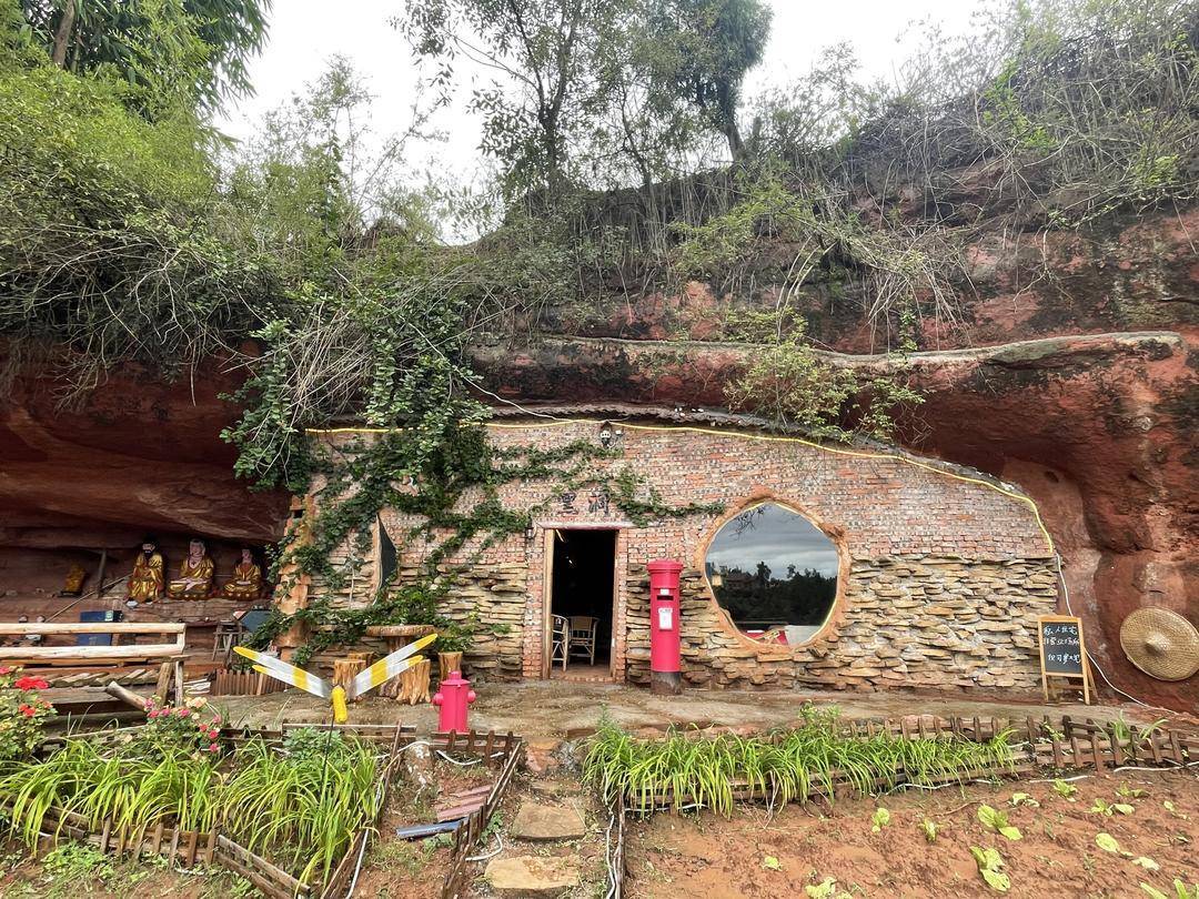 是个人选择还是另有隐情?35岁男子回乡“崖下洞居”惹争议<strong></p>
<p>美原油开盘时间</strong>!|封面深镜