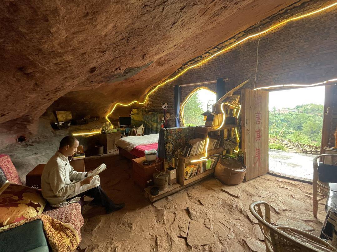 是个人选择还是另有隐情?35岁男子回乡“崖下洞居”惹争议<strong></p>
<p>美原油开盘时间</strong>!|封面深镜