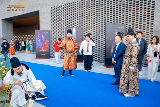 “新神都”来了<strong></p>
<p>美盘外盘原油</strong>！洛阳神都十三坊品牌发布会戏剧化开幕