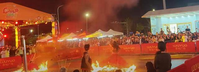 云南昆明商场表演“火裙舞”<strong></p>
<p>美盘外盘原油</strong>,一名女演员裙子引燃被烧伤