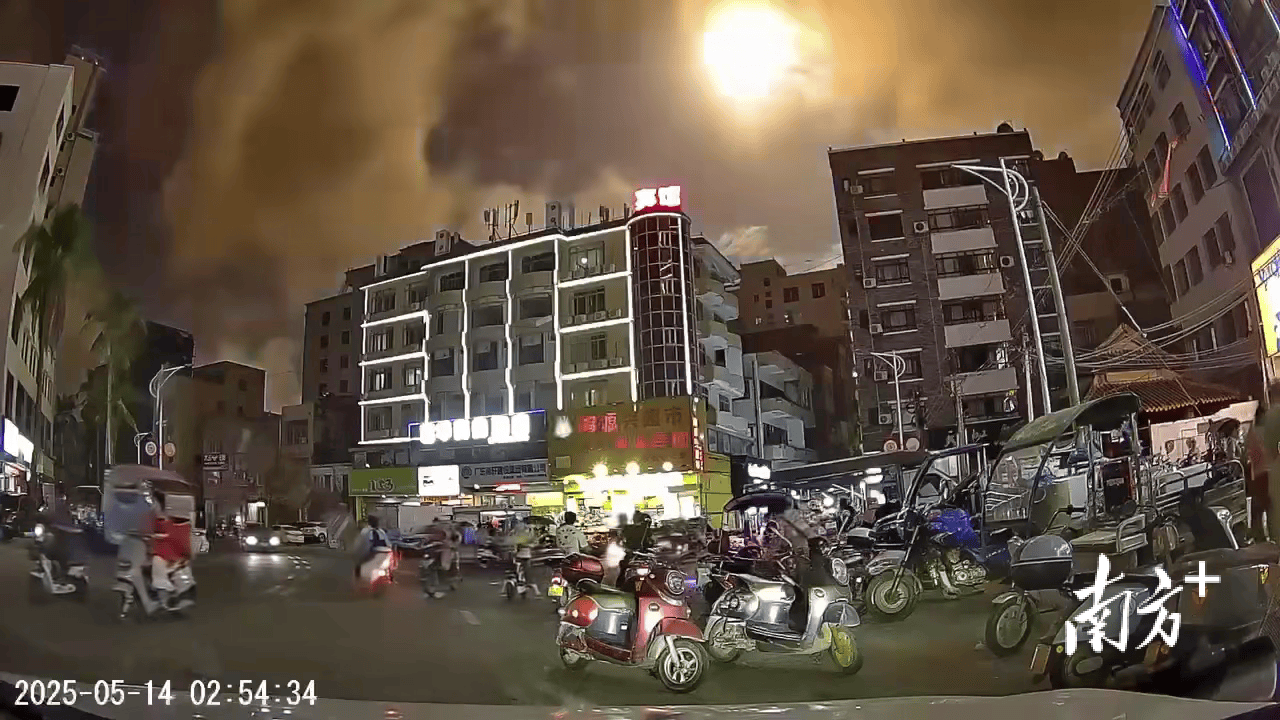 423公斤陨石在茂名电白挖出<strong></p>
<p>原油美女</strong>,系国内目击降落第二大单体陨石