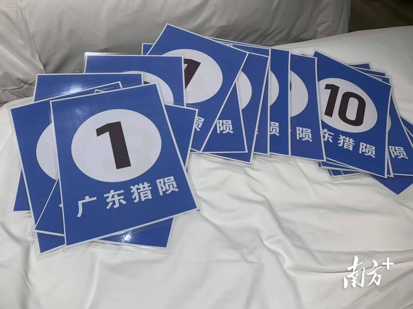 423公斤陨石在茂名电白挖出<strong></p>
<p>原油美女</strong>,系国内目击降落第二大单体陨石