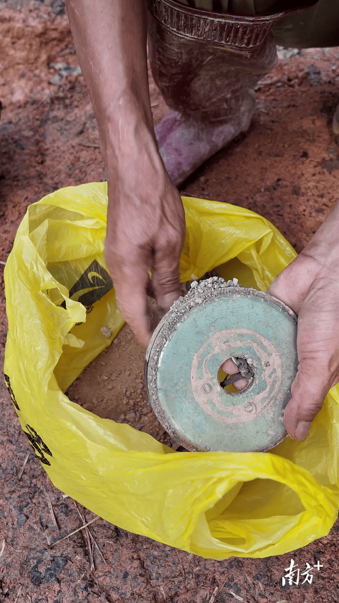 423公斤陨石在茂名电白挖出<strong></p>
<p>原油美女</strong>,系国内目击降落第二大单体陨石