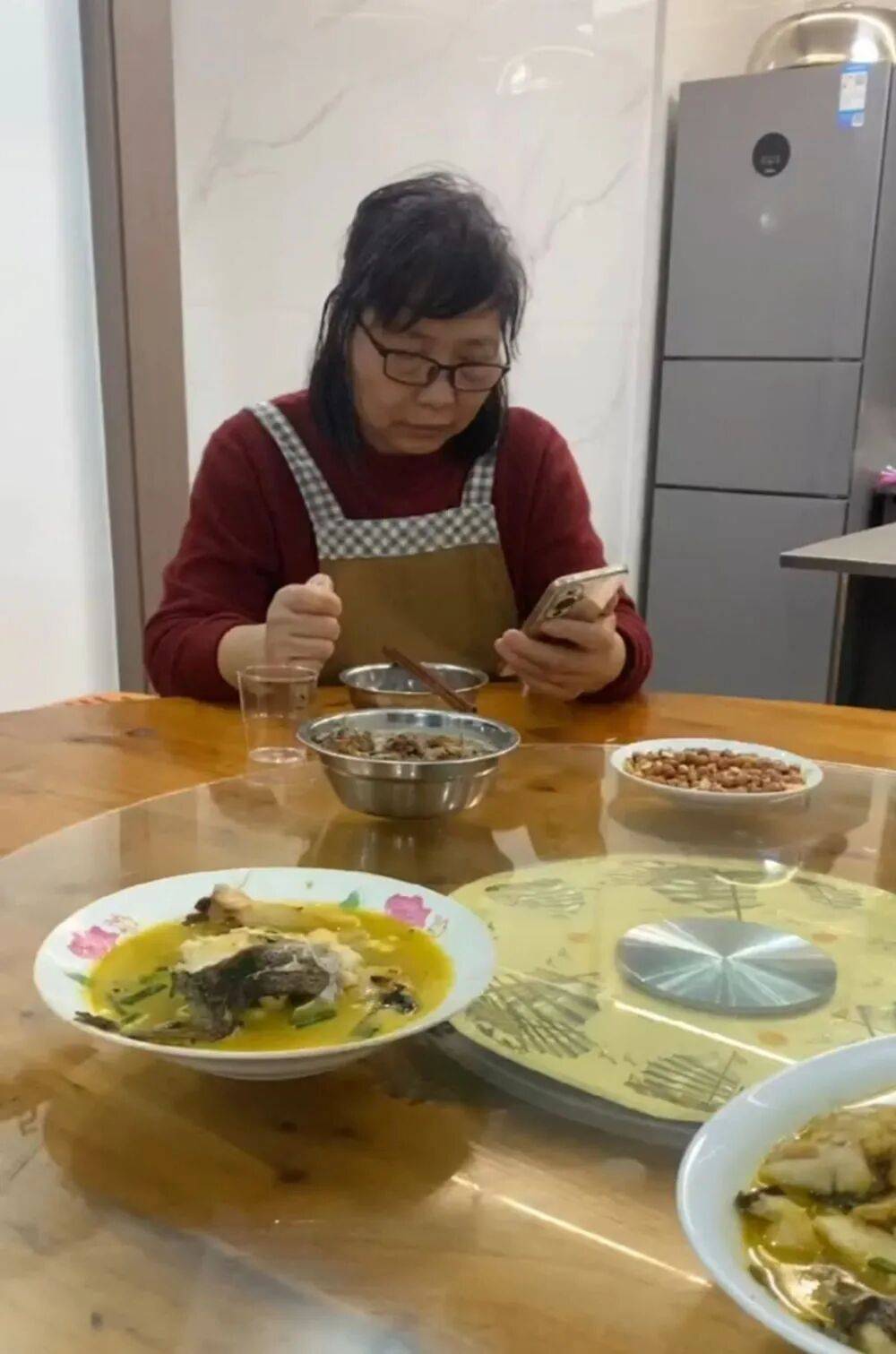 “看到妈妈46个未接来电<strong></p>
<p>融原油</strong>,心像被重锤击中”