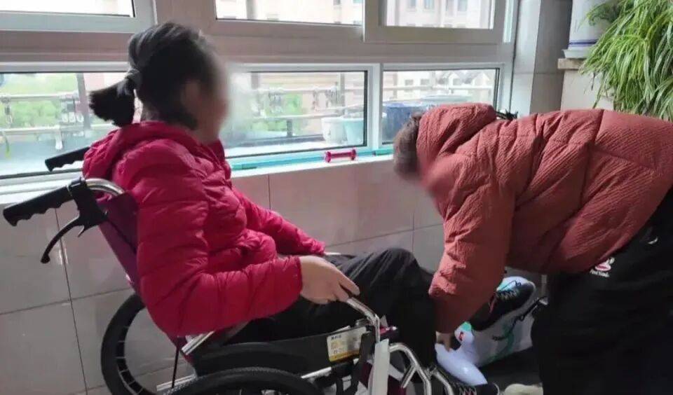 28岁妻子突发罕见病全身瘫痪<strong></p>
<p>融原油</strong>,丈夫哄骗卖婚房携款失踪,检方强势介入