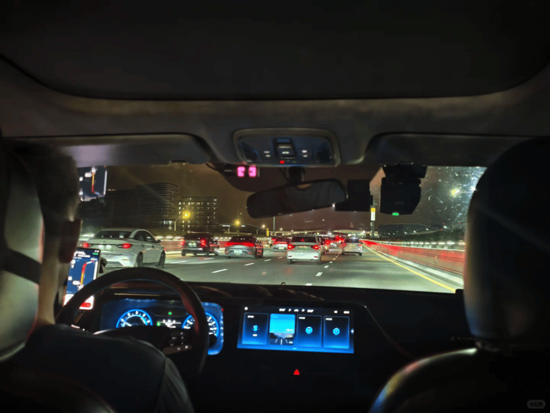 “不亚于春节回家”!凌晨5点<strong></p>
<p>融原油</strong>,深圳有人已经堵在路上……