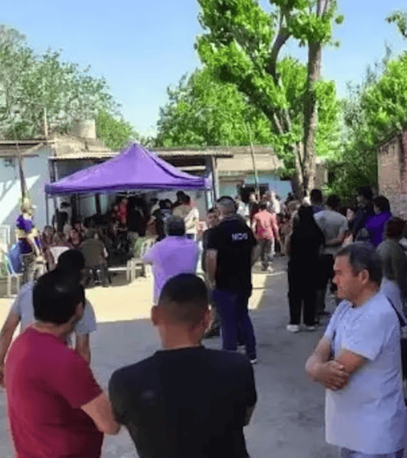 阿根廷一男子现身自己的葬礼<strong></p>
<p>融原油</strong>,大喊“我还活着”