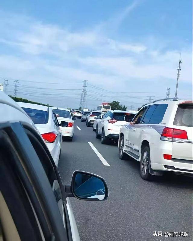 “聪明的人已经提前出发了”<strong></p>
<p>融原油</strong>,结果高速上全是聪明人!