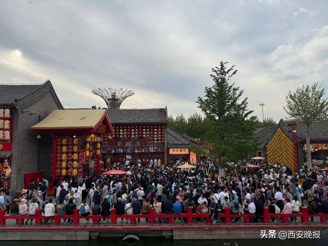 “聪明的人已经提前出发了”<strong></p>
<p>融原油</strong>,结果高速上全是聪明人!