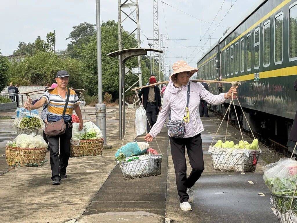 纸质火车票退场<strong></p>
<p>融原油</strong>,每道折痕里都藏着远方、爱情与山河记忆